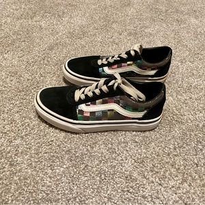 Little Girls Old Skool checkered vans size 2